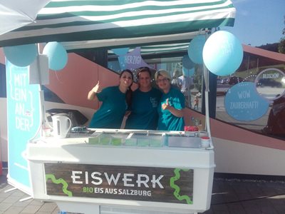 Heiß auf Eis – das Filialteam in Obertrum