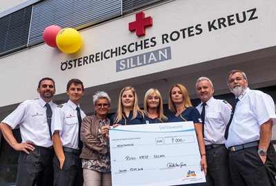Große Freude bei der Scheckübergabe
